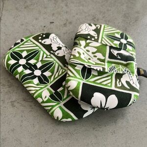 Green and White Patterned Oven Mitts